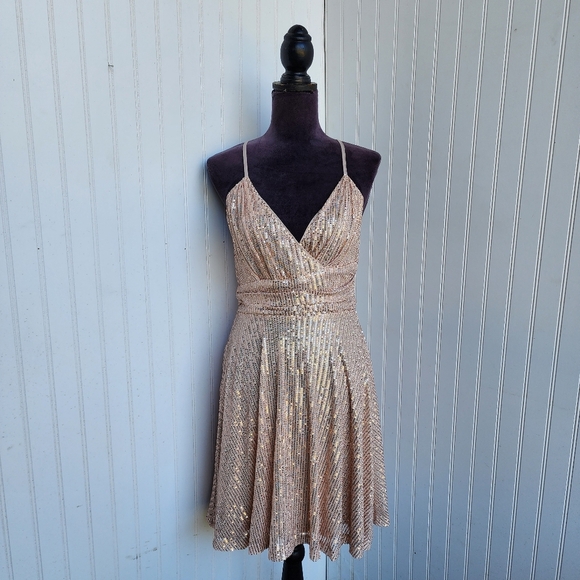 D&M Dress Beige Sequin Sleeveless Spaghetti Straps Wrap V-Neck Back Zip Size M - Picture 1 of 12